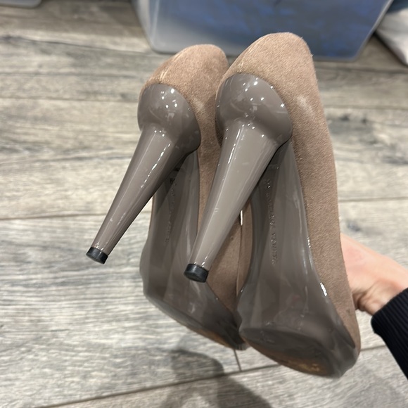 • Bottega Veneta • Authentic Brown Suede Round Toe Pumps Patent Leather on Heels - Picture 7 of 8